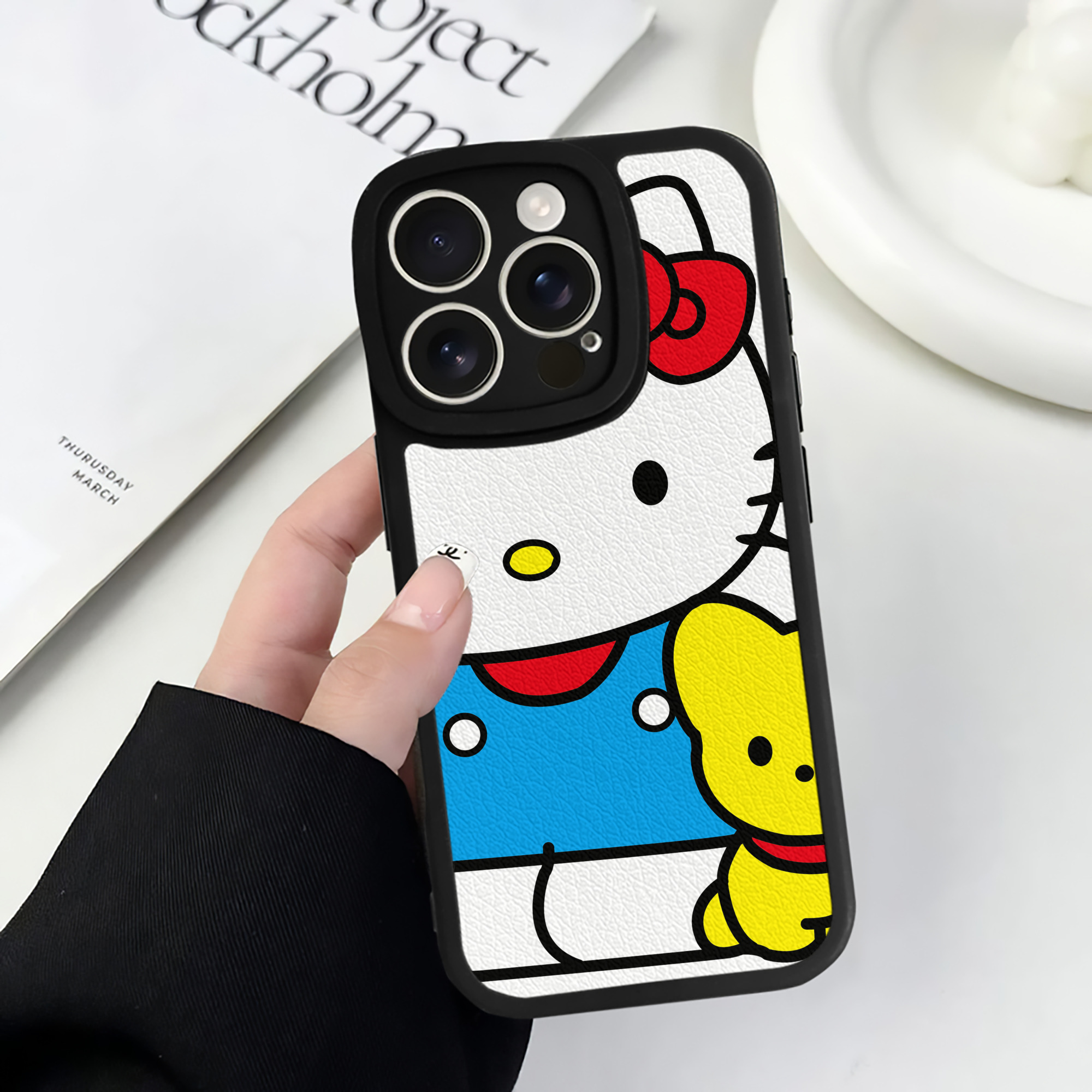 （画像用） Hello Kitty ハローキティ 【iPhone 16シリーズ対応】シリコンスマホケース（レザー調） 材質：シリコン